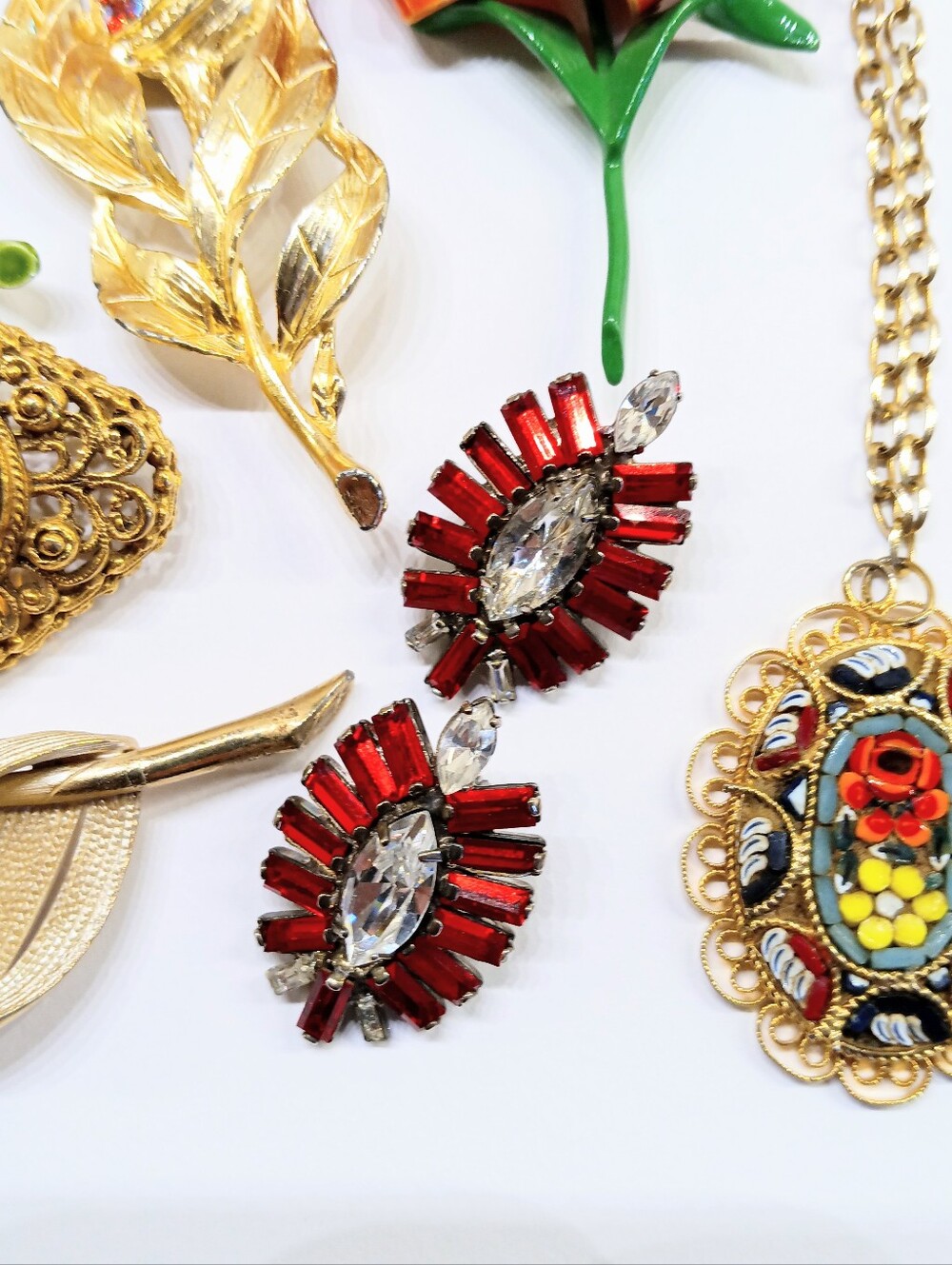 Vintage Jewelry Lot Enamel Flowers Rhinestone Pin Earrings - Picture 3 of 14